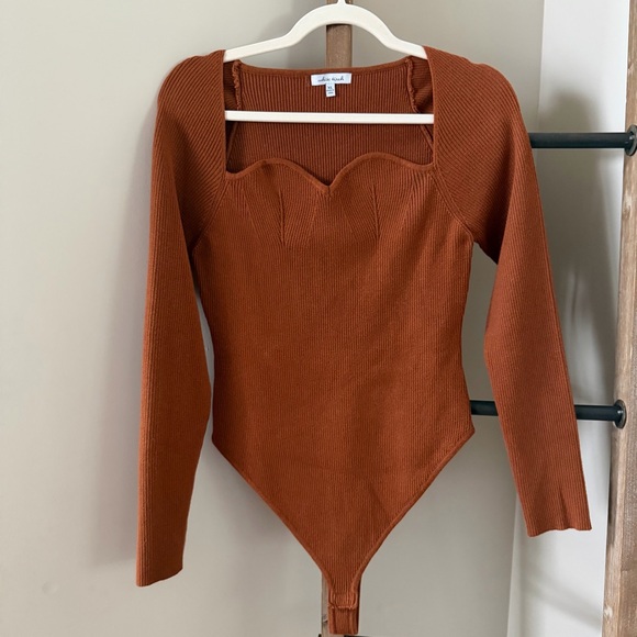 white birch Tops - White Birch Ribbed Sweetheart Neckline Long Sleeve Bodysuit – Size XL